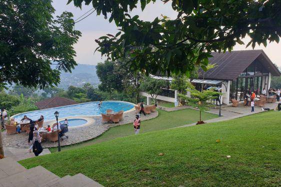 10 Tempat Wisata Kuliner Bogor Terdekat dengan View Memikat