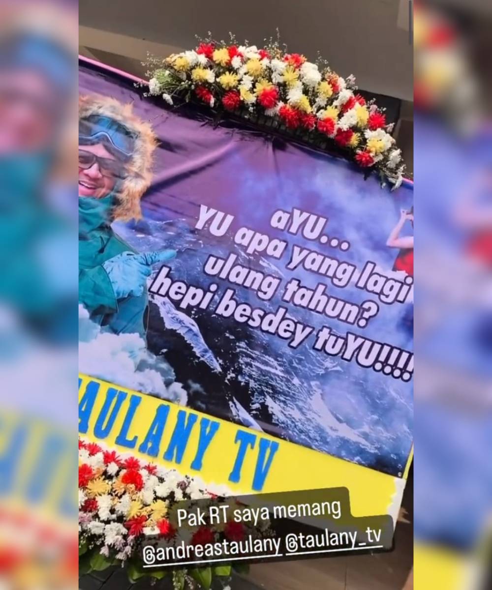 Karangan bunga Andre Taulany untuk Ayu Ting TIng
