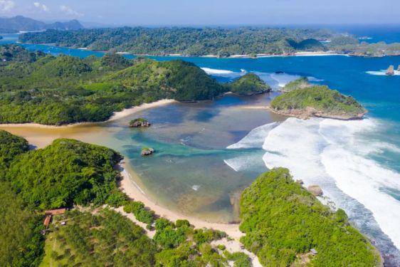 8 Tempat Wisata Alam Malang Terdekat, Daya Tariknya Bikin Terpikat