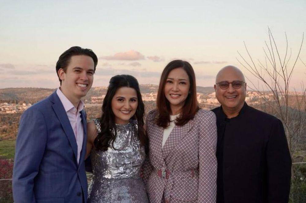 Gaya Maia Estianty saat Kondangan Luar Negeri, Old Money Banget!