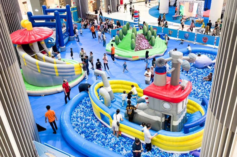 Playground dari lantai atas atrium