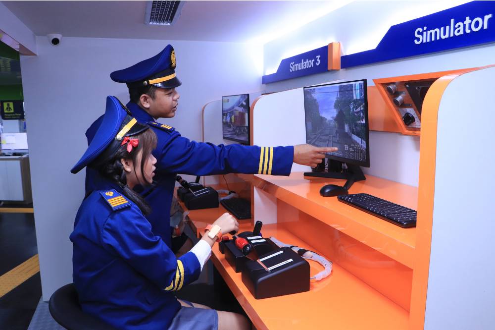 Simulasi bekerja sebagai masinis