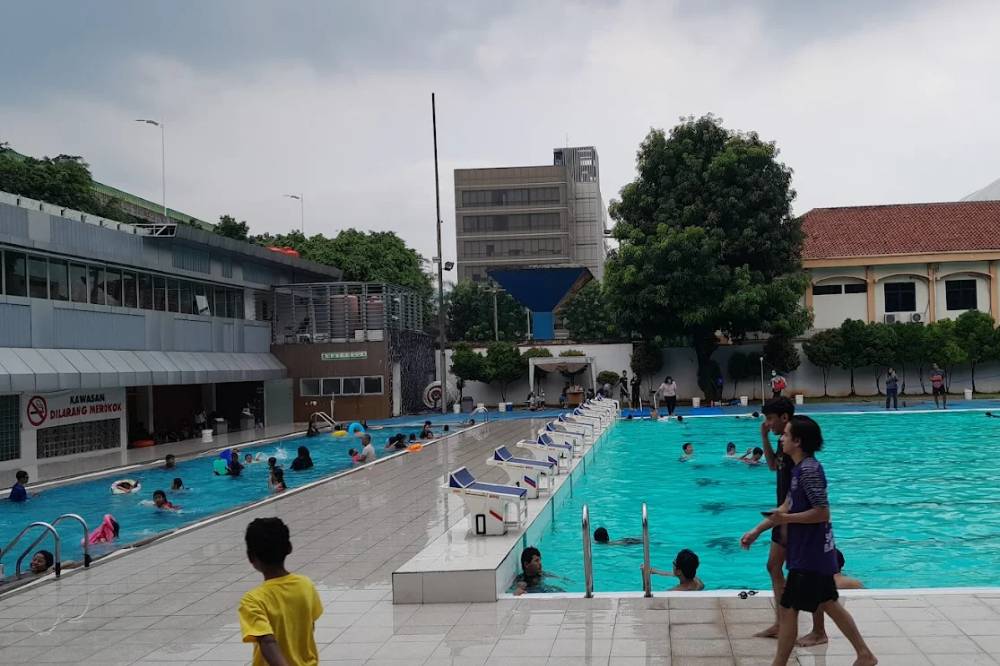 Aktivitas di kolam renang bulungan