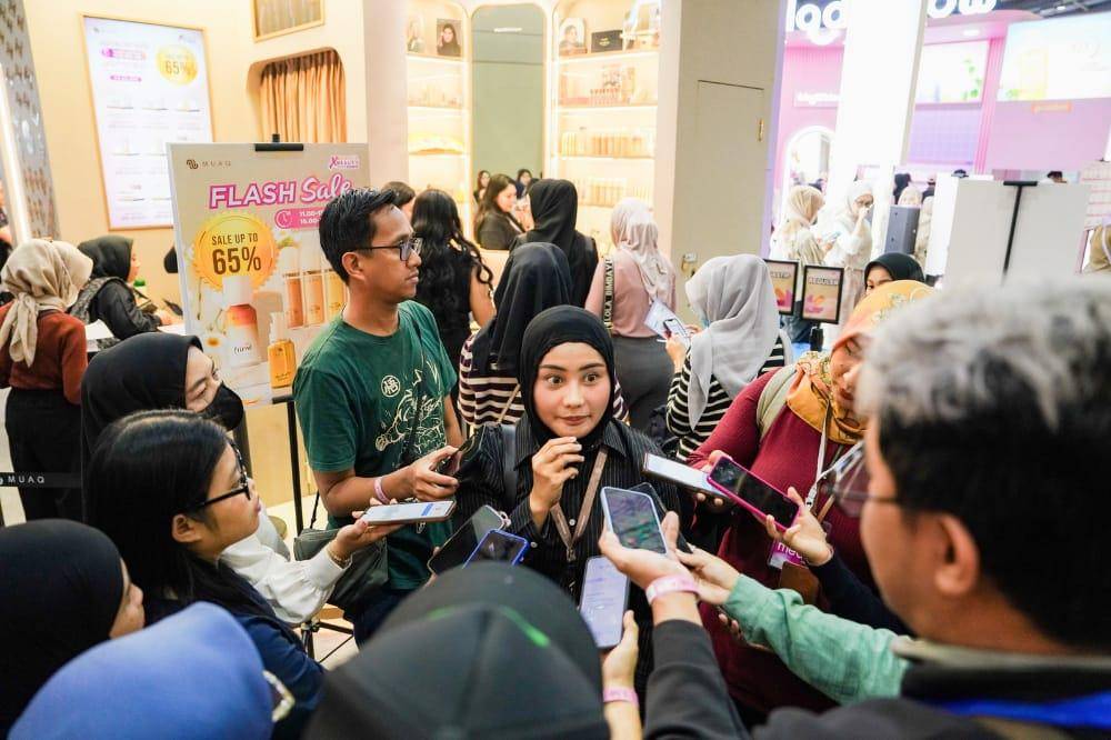 Tips Makeup Awet di Iklim Tropis ala MUAQ, Bisa Tahan Seharian!