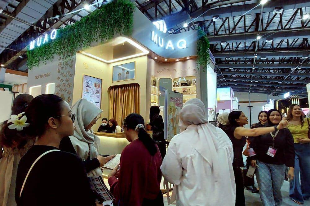 Tips Makeup Awet di Iklim Tropis, Bisa Tahan Seharian!
