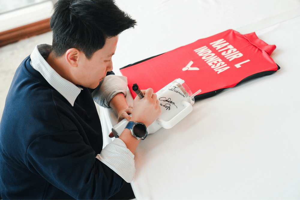 Lelang Barang Atlet Olimpiade Terjual Rp2,5 Miliar untuk Bina Atlet RI (4).png