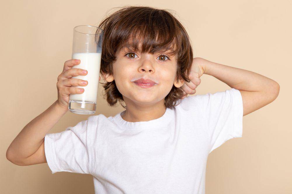 Anak dengan Susu.jpg