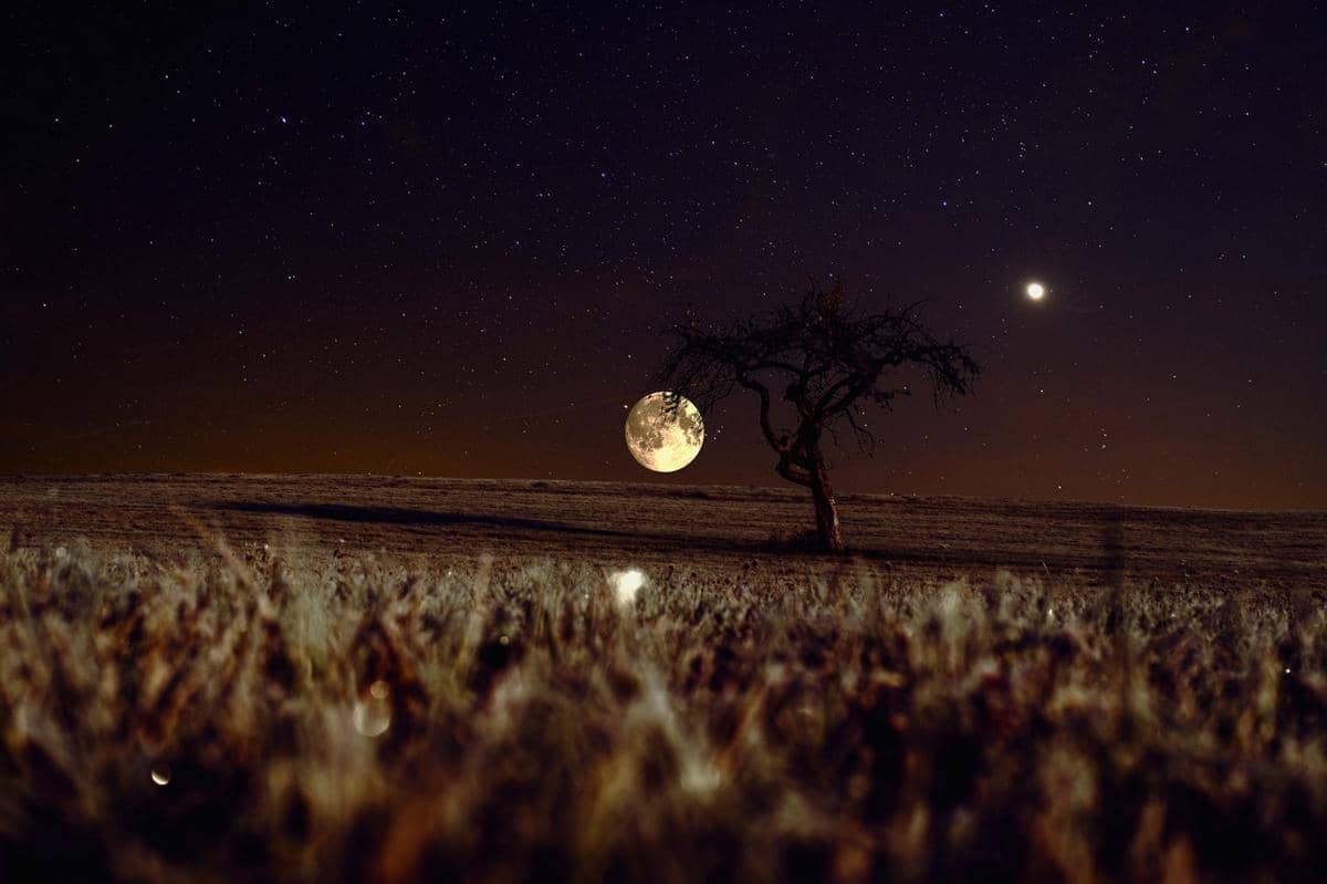 Konjungsi Bulan dan Saturnus