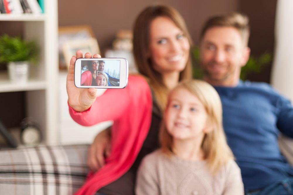 Keluarga foto selfie bersama