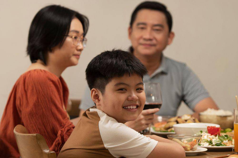 Keluarga makan bersama