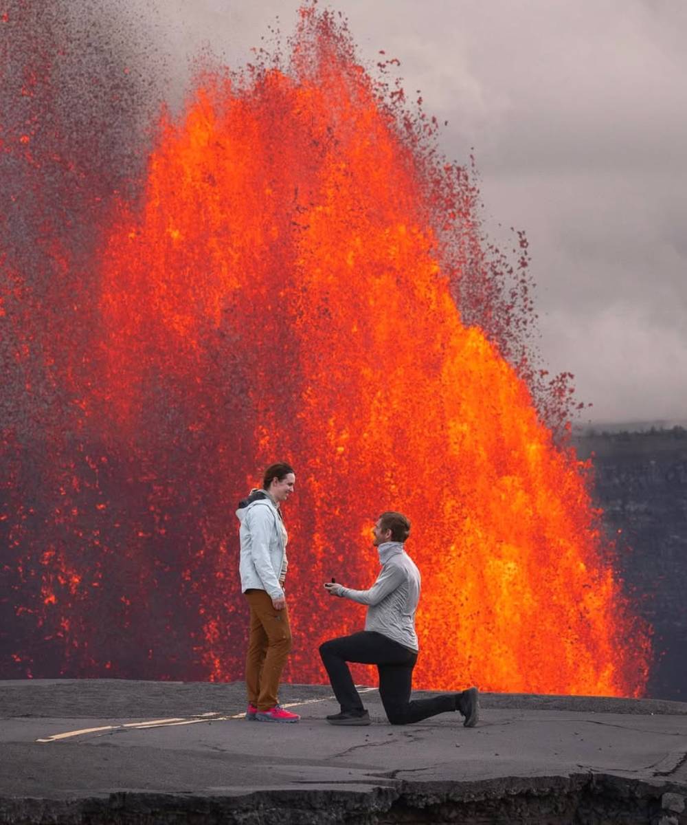 Fotografer ini lamar kekasihnya di depan Gunung Berapi Kilauea