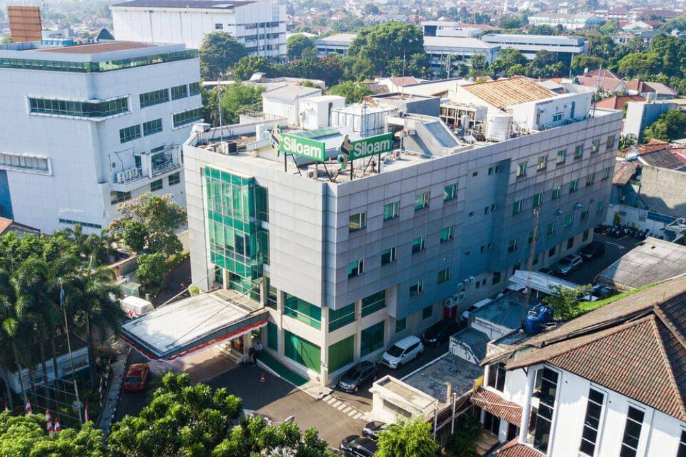 Sochli yalangoch qizlar galereyasi Tez yordam shifokorlar bilan porno