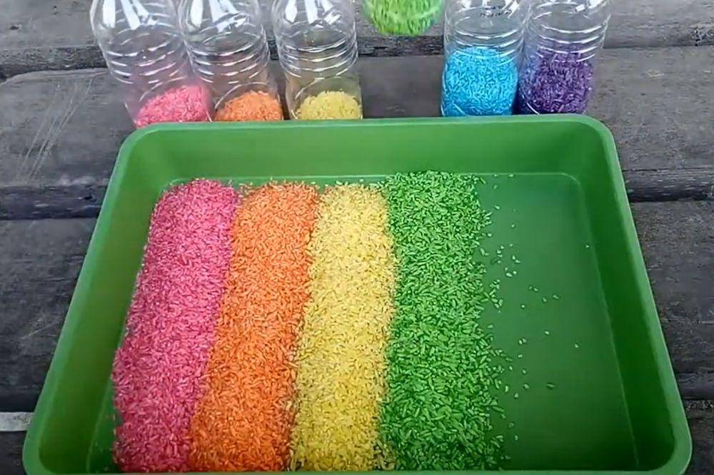 Beras pelangi untuk sensory play