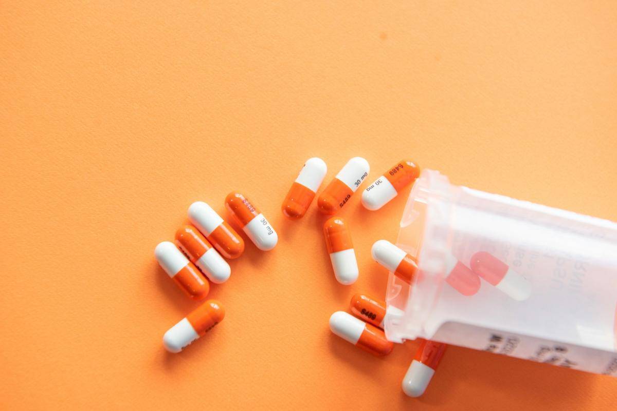 ilustrasi obat-obatan (unsplash.com/Christina Victoria Craft)