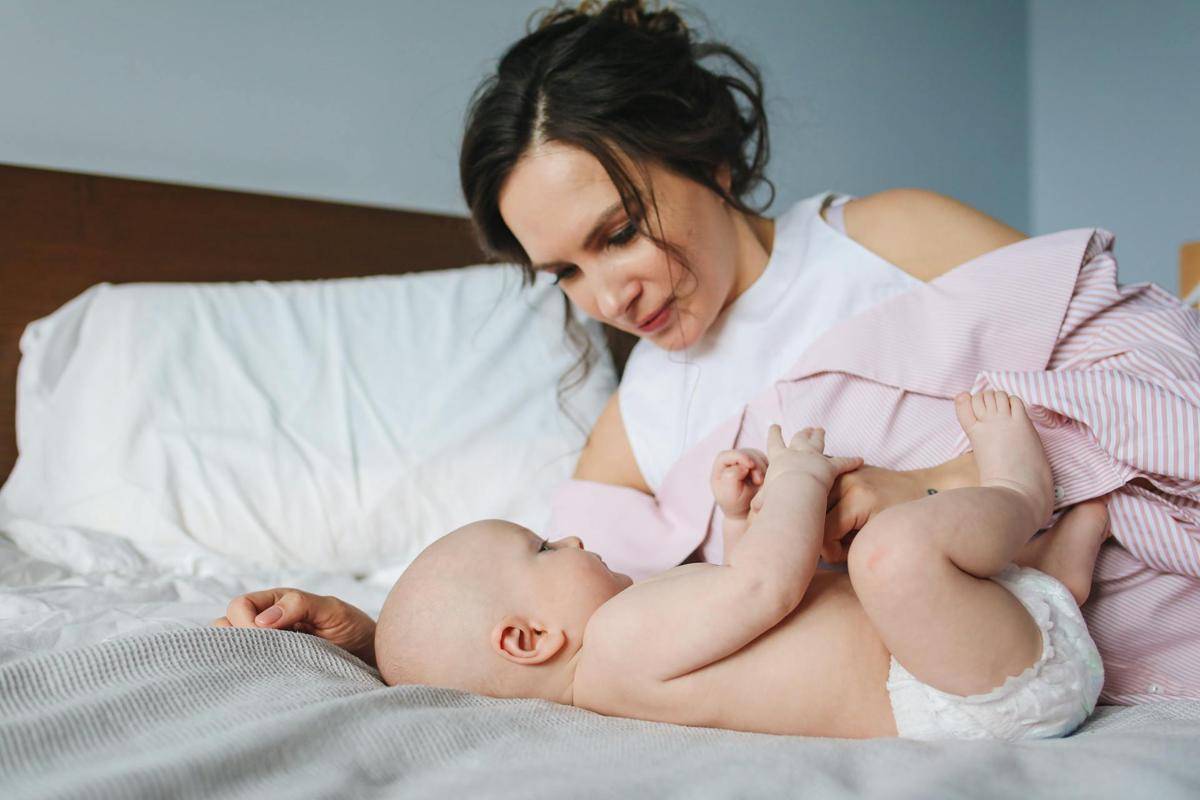 ilustrasi ibu dan bayi (pexels.com/polina-tankilevitch)