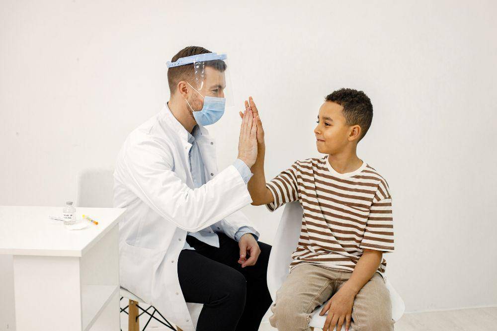 Dokter dan psien anak
