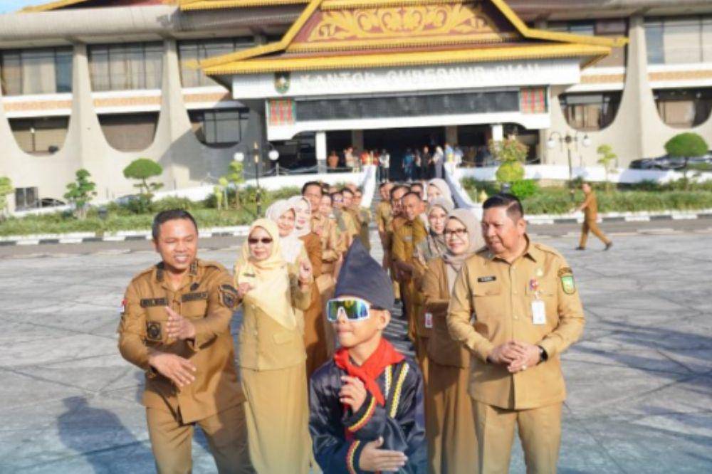Beasiwa dari Pemprov Riau untuk Dikha