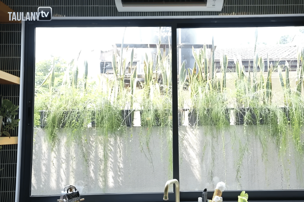 Foto Dapur di Rumah Aghniny Haque 