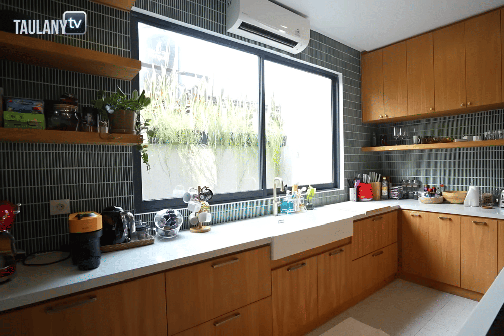7 Foto Dapur di Rumah Aghniny Haque.png