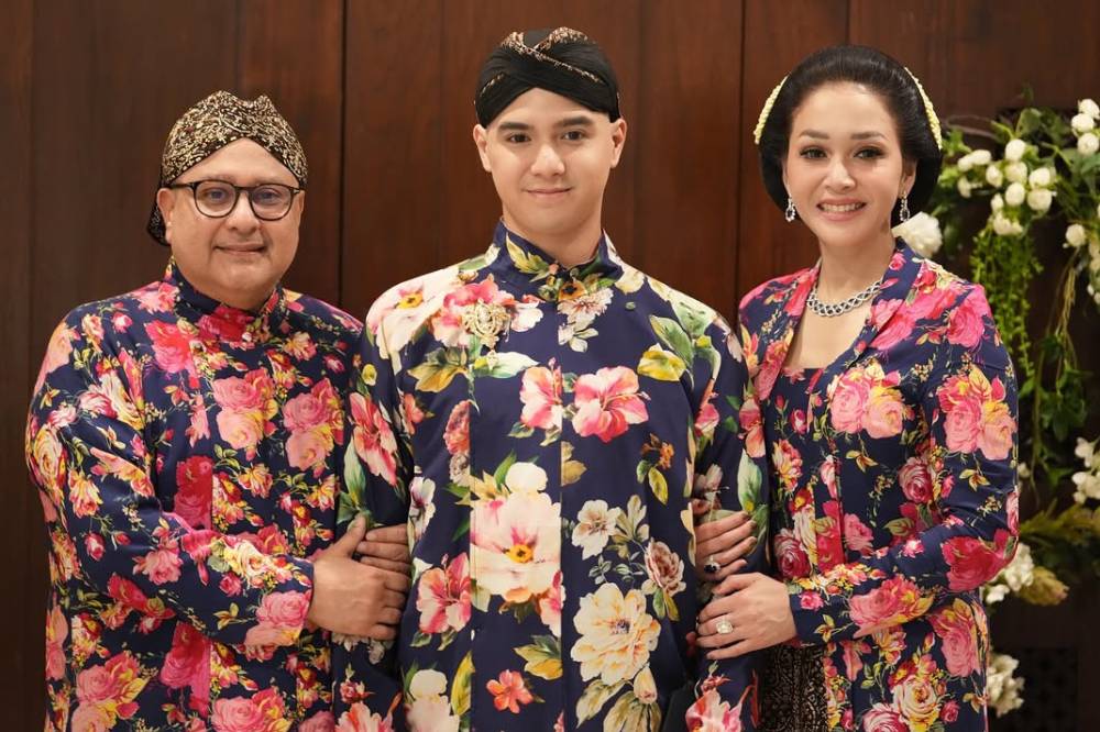 Maia Estianty dan Irwan Mussry bersama Al Ghazali