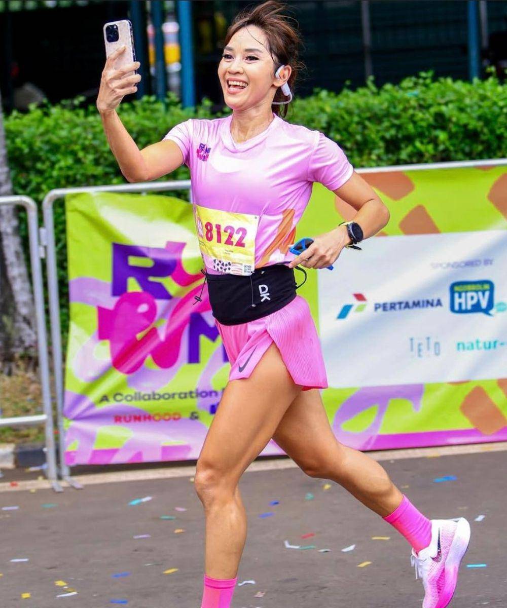 Inspirasi Outfit Lari ala Sally Tanudjaja