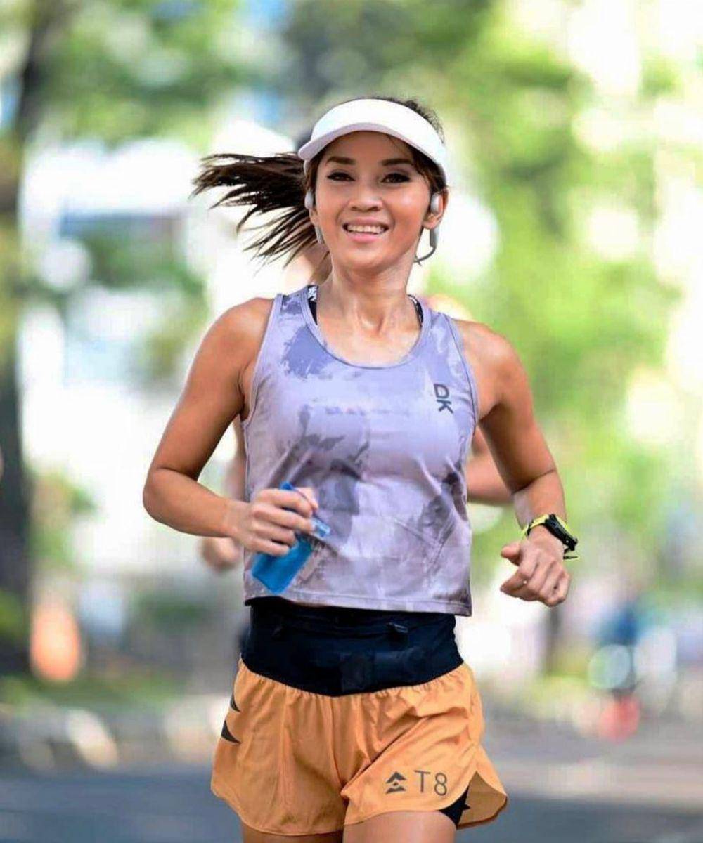 Inspirasi Outfit Lari ala Sally Tanudjaja