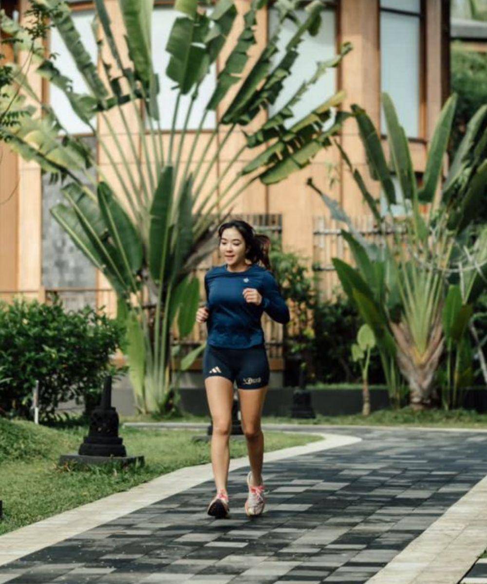 Inspirasi Outfit Olahraga Gisella Anastasia, Manis dan Stylish!