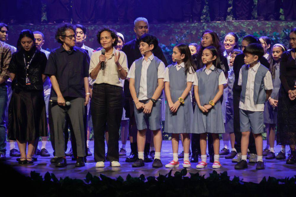 Mira Lesmana dan Riri RIza dalam Musikal Petualangan Sherina 2025