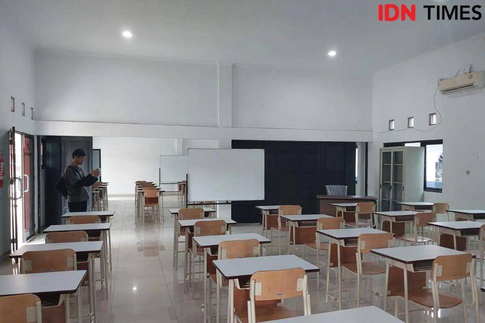 Ruang kelas sekolah rakyat di Sentra Budi Luhur Banjarbaru
