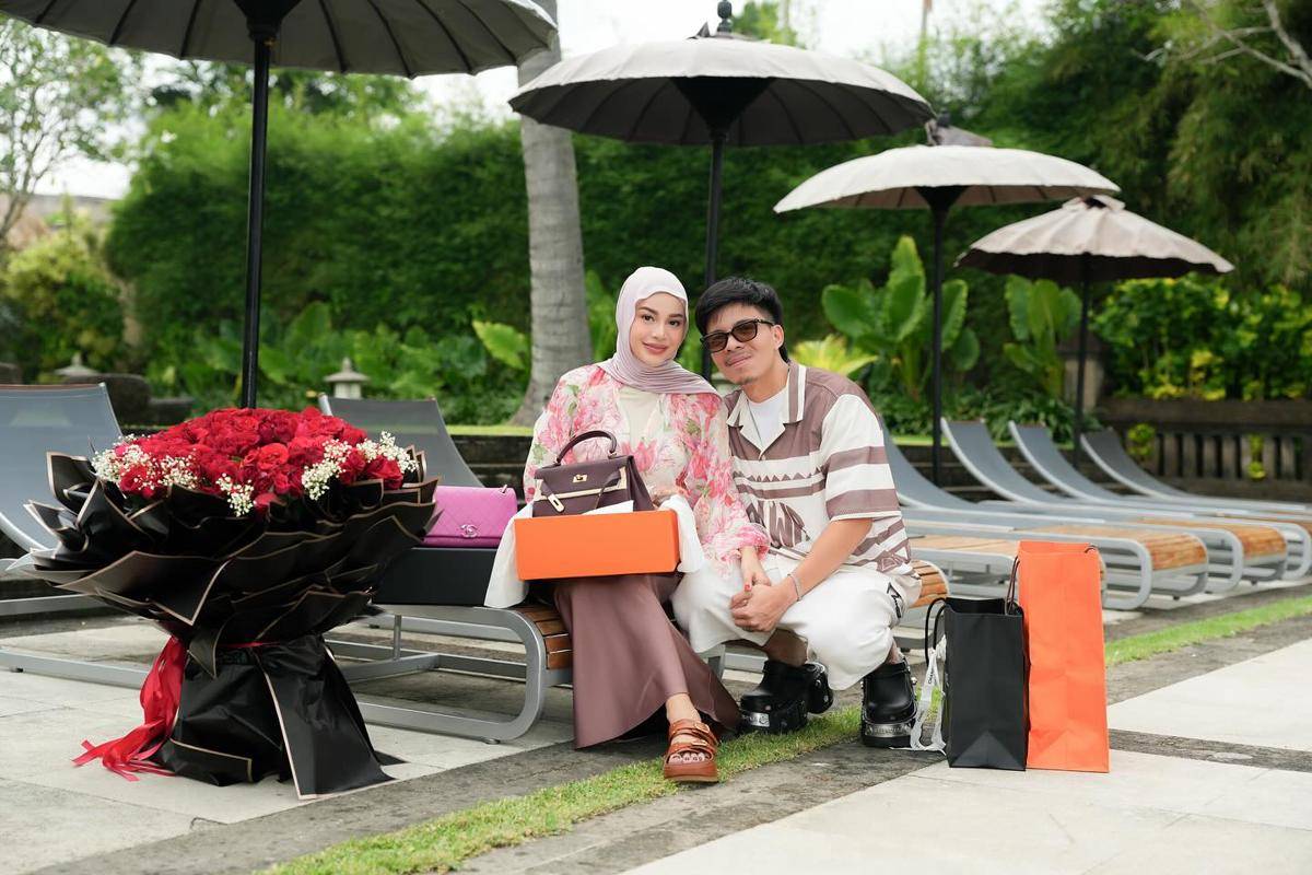 tas mewah kado aurel hermansyah