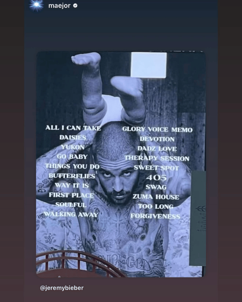 Baby Jack tampil di billboard besar dalam promosi album SWAG.png