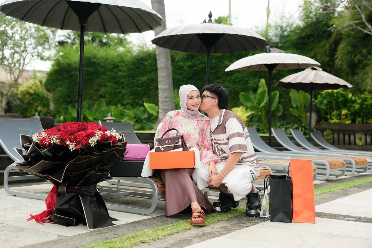 tas mewah kado aurel hermansyah