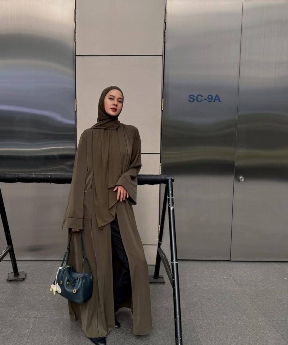 Inspirasi Outfit Earth Tone ala Paula Verhoeven (1).jpg