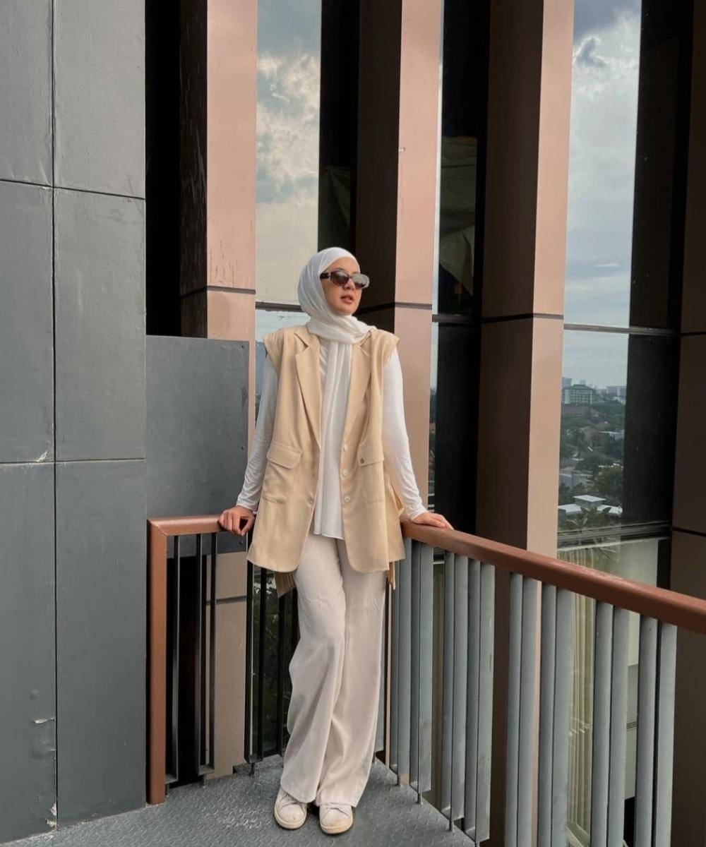 Inspirasi Outfit Earth Tone ala Paula Verhoeven (4).jpg