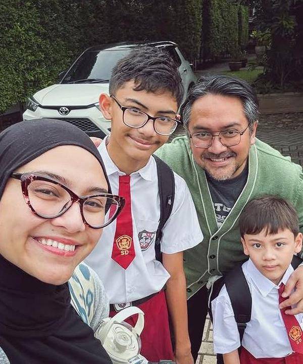 Foto Artis Anter Anak Hari Pertama Sekolah 5.jpg
