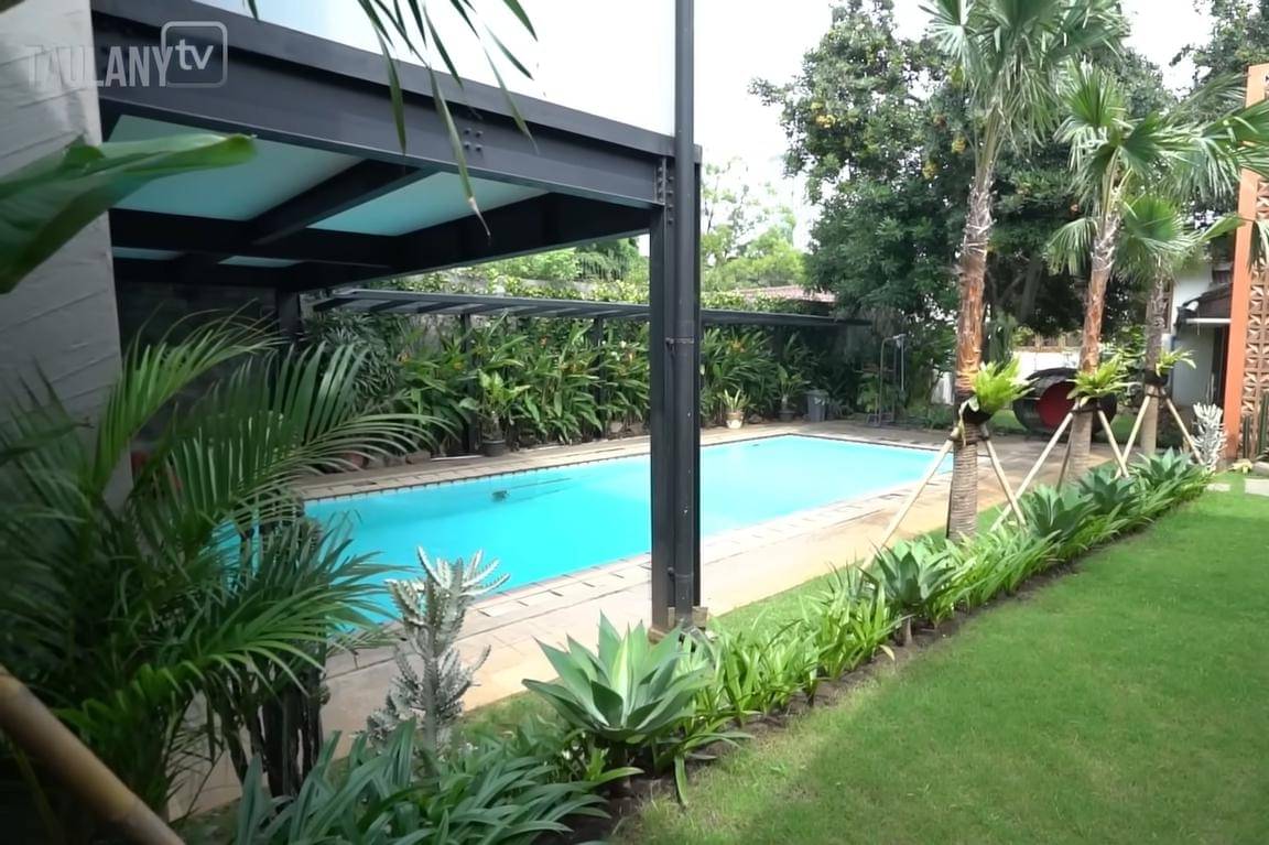 Foto Kolam Renang Maia Estianty