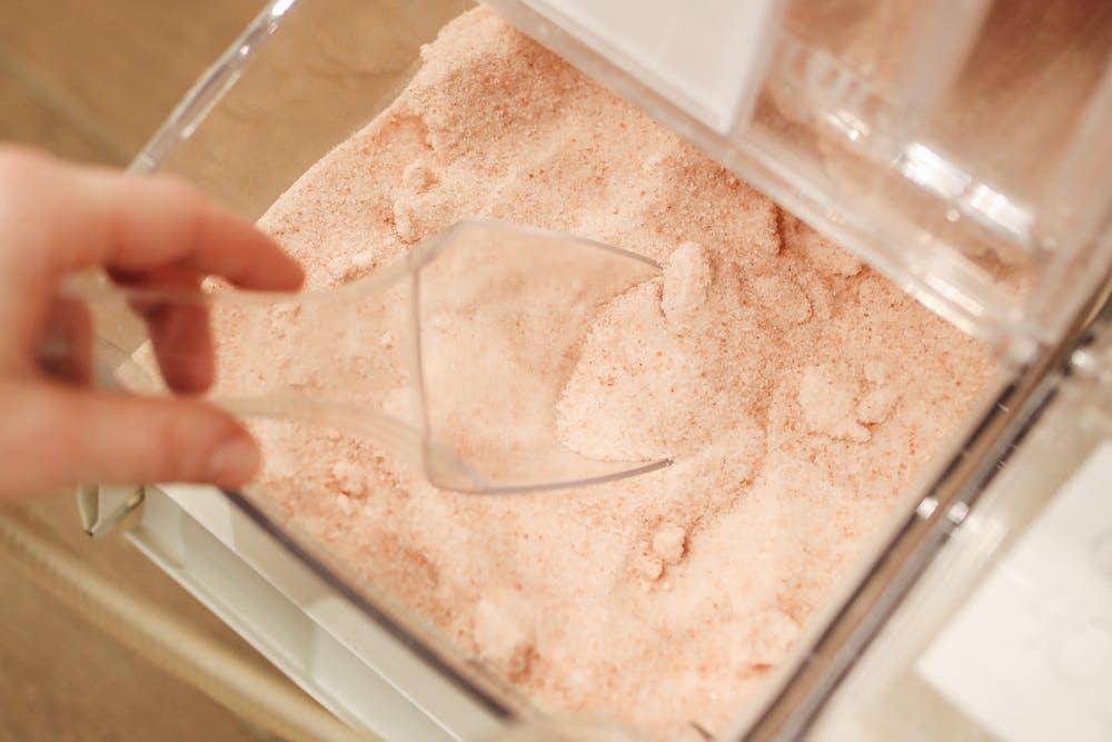 scoop in himalayan salt