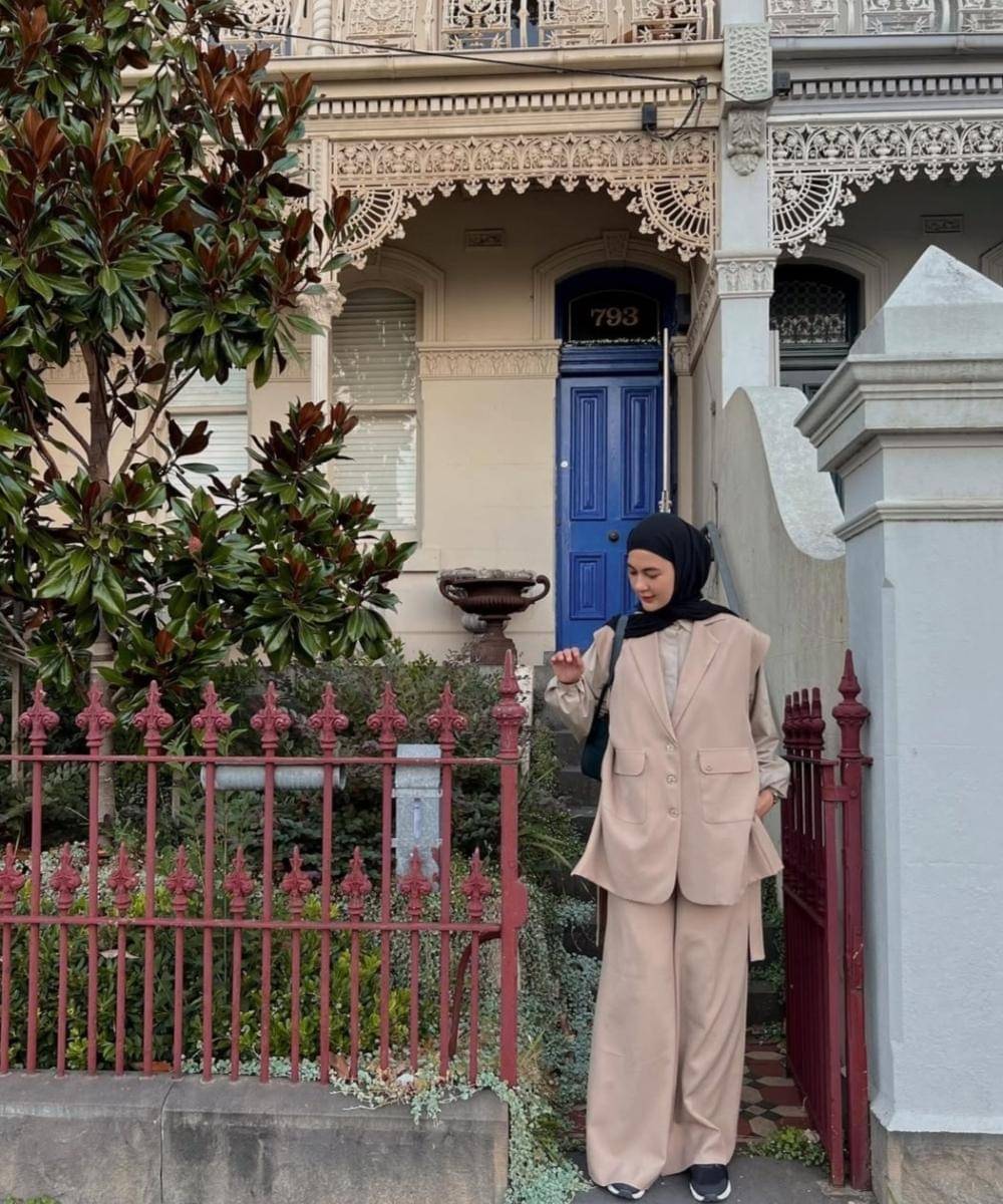 Inspirasi Outfit Earth Tone ala Paula Verhoeven (3).jpg