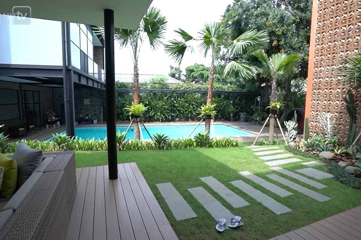 Foto Kolam Renang Maia Estianty