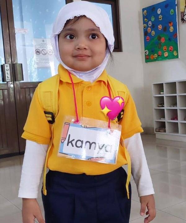 Foto Artis Anter Anak Hari Pertama Sekolah 4.jpg