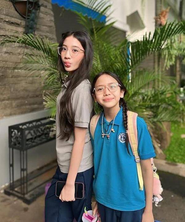 Foto Artis Anter Anak Hari Pertama Sekolah 7.jpg