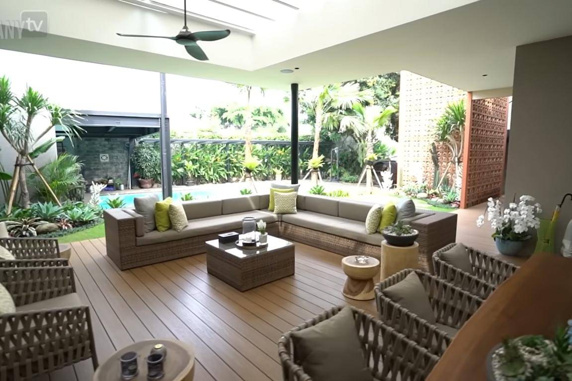 Foto Kolam Renang Maia Estianty