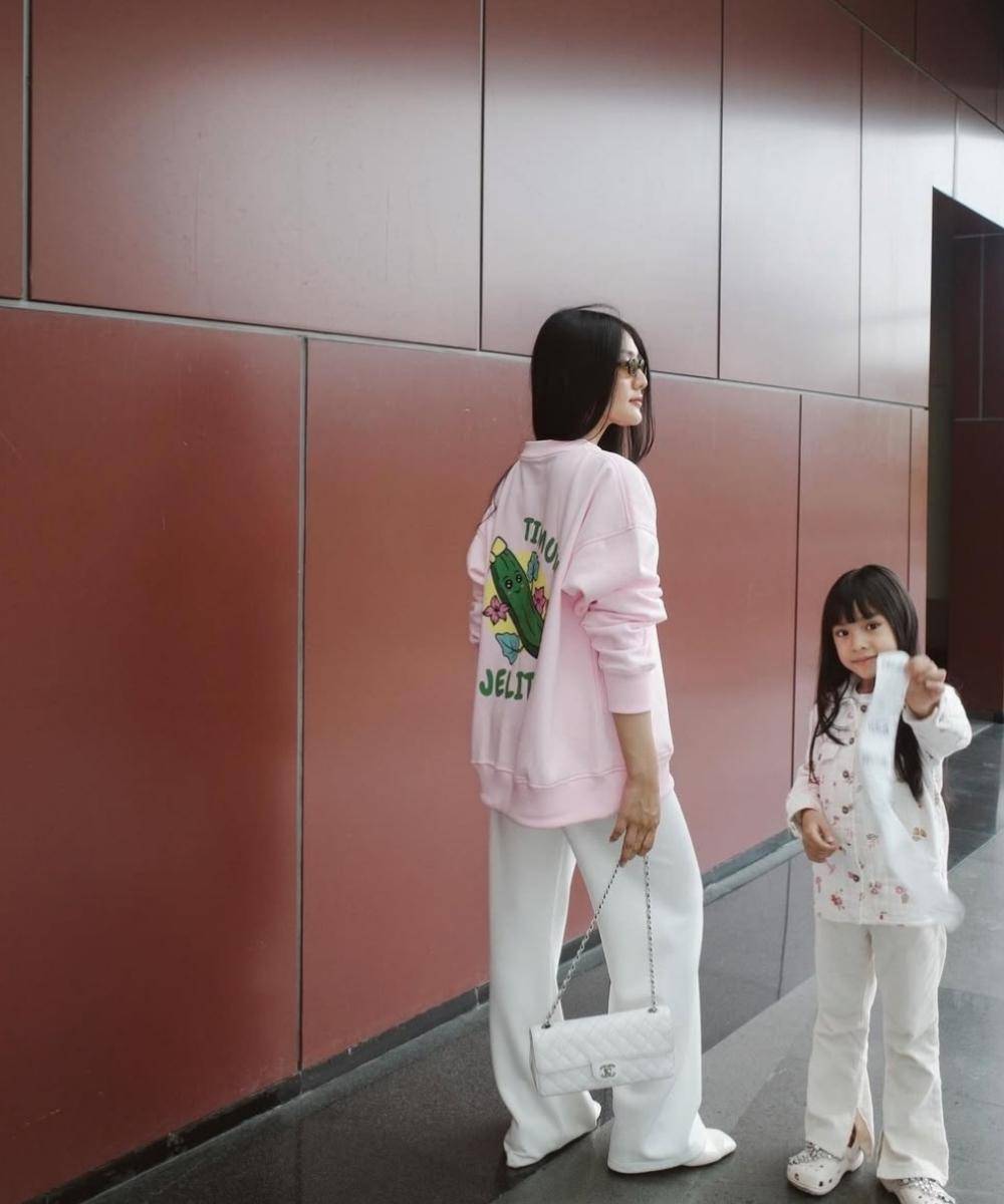 OOTD Mama untuk Antar Jemput Sekolah Anak, Stylish! (5).jpg