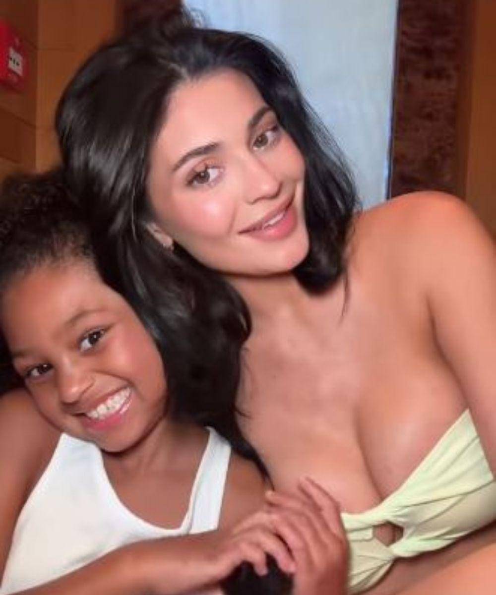 kylie jenner dan stormi makeup