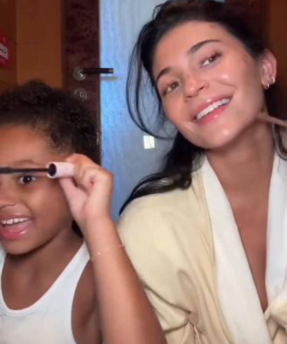 kylie jenner dan stormi makeup