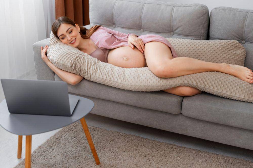 Posisi Tidur Terbaik Jelang Persalinan agar Mama Lebih Nyaman