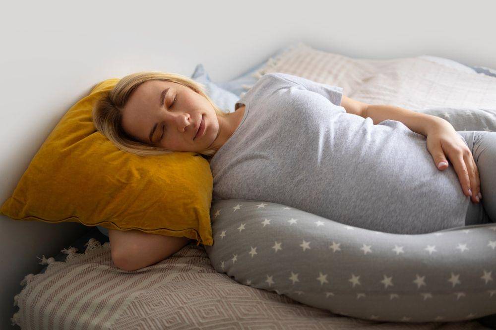Posisi Tidur Terbaik Jelang Persalinan agar Mama Lebih Nyaman