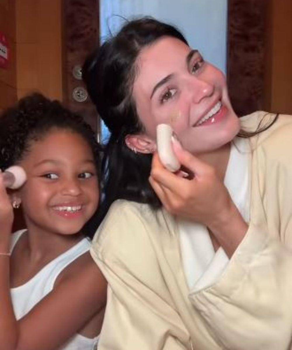 kylie jenner dan stormi makeup