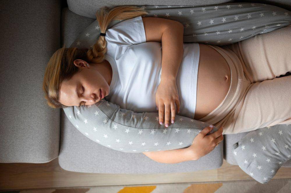 Posisi Tidur Terbaik Jelang Persalinan agar Mama Lebih Nyaman