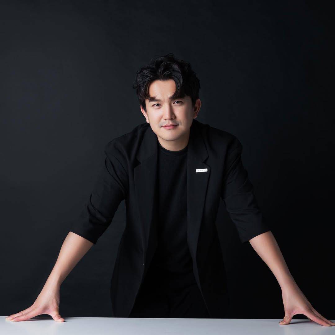 Glen Hew di salon Two Seasons PIK